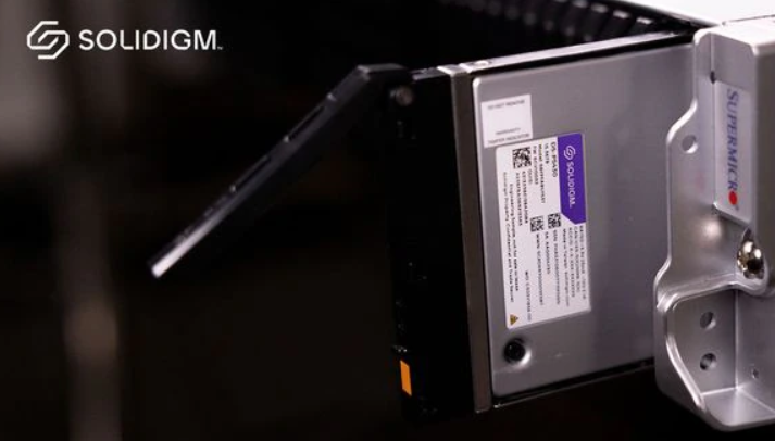 솔리다임 QLC SSD 신제품 'D5-P5430'. (사진=솔리다임)