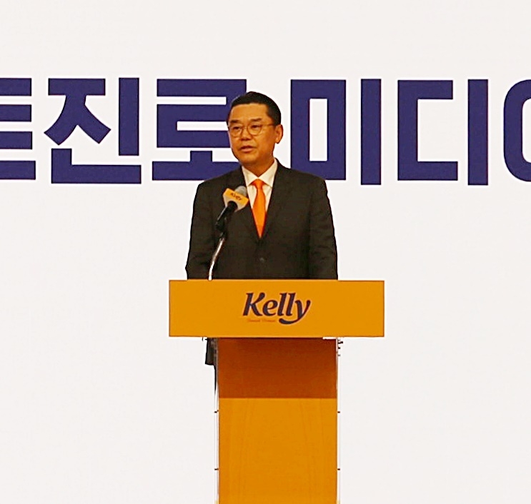 김인규 하이트진로 대표가 지난 3월 켈리 출시 기념 기자간담회에서 발언하고 있다. (사진=하이트진로)