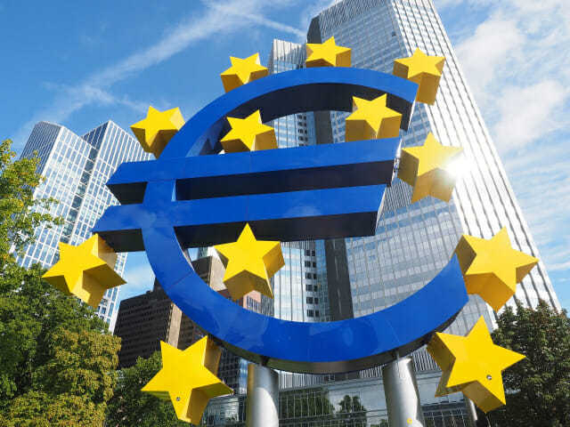 ECB 본부 건물 앞 유로 로고.(사진=픽사베이)