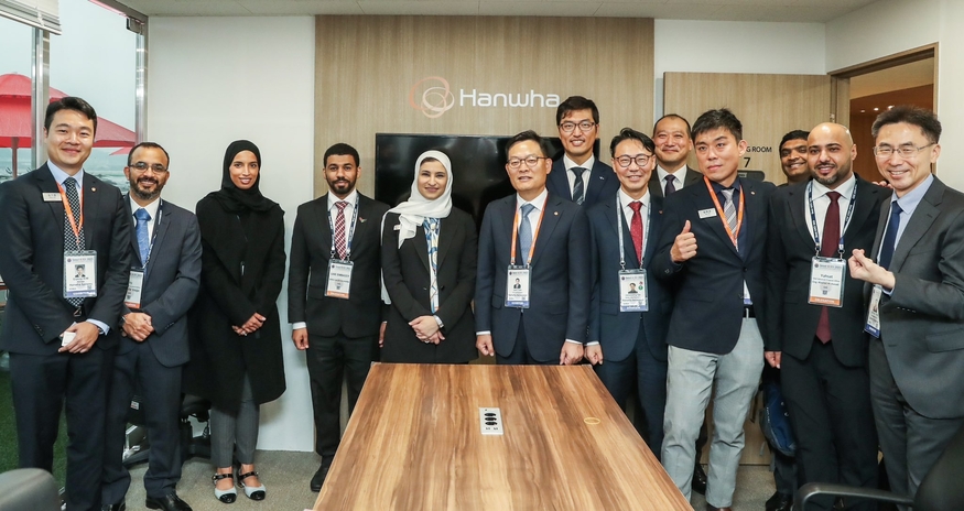 사라 알 아미리 아랍에미리트(UAE) 첨단기술고등교육 특임장관 겸 우주청장은 20일 정부 관계자와 현지 기업 대표 등으로 구성된 UAE 대표단과 함께 손재일 한화에어로스페이스 사장과 만났다. (사진=사라 알 아미리 장관 X·엑스)