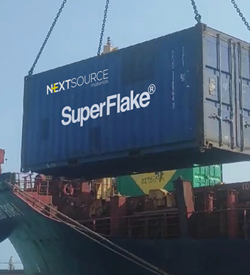 캐나다 넥스트소스가 마다가스카르 몰로 광산에서 생산한 흑연을 선적하는 모습. (사진=넥스트소스)