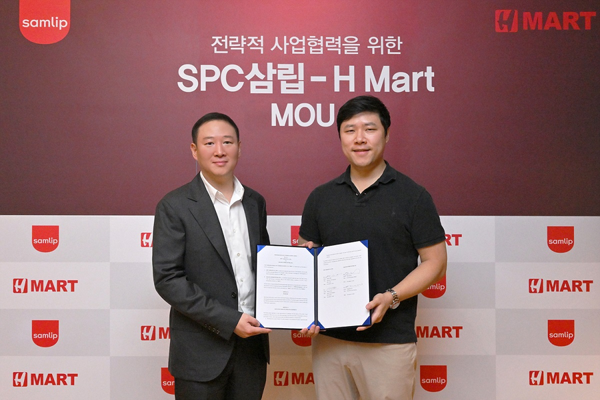 허희수 SPC그룹 부사장이 브라이언 권 H마트 대표와 만나 미국 양산빵 시장 확대 관련 업무협약을 체결했다. (사진=SPC그룹)