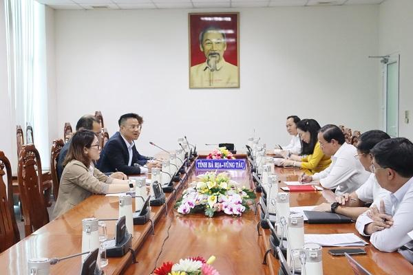 김경환 효성베트남 법인장을 비롯한 임직원(왼쪽)이 응우옌 반 토 바리아붕따우성 인민위원회 위원장 등을 만났다. (사진=바리아붕따우성 정부)