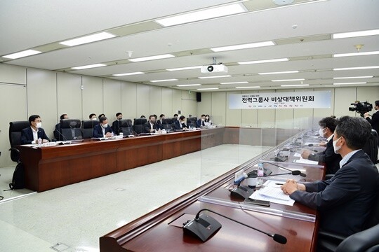 한국전력공사와 발전자회사 등 전력그룹사 사장단이 지난 2022년 5월 한전아트센터에서 긴급 비상대책위원회를 개최했다.(사진=한전)