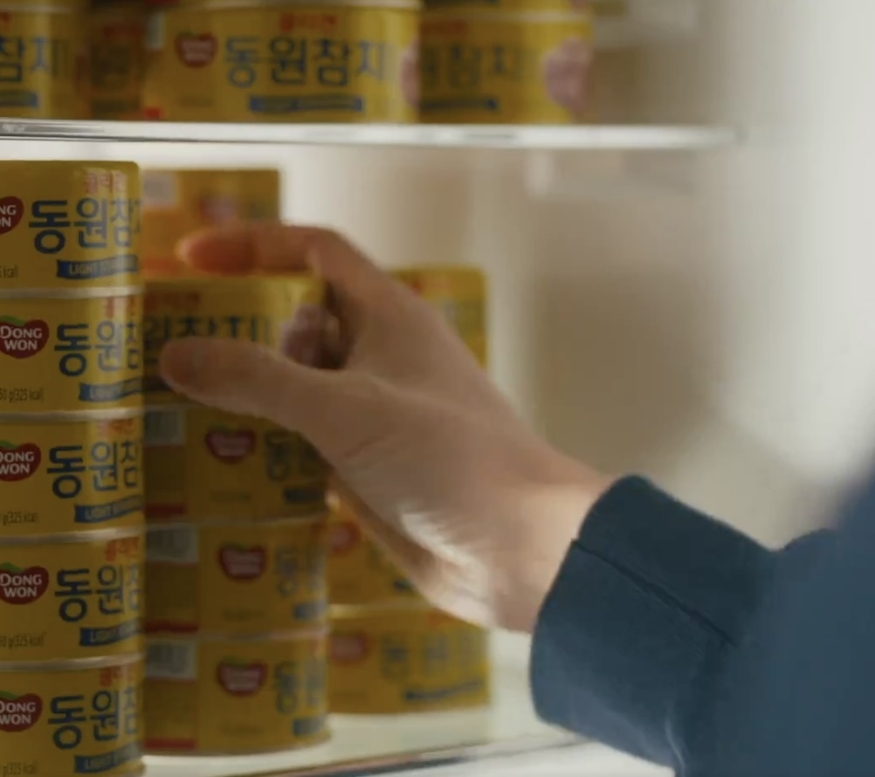 프랑스 e스포츠팀 팀 바이탈리티가 X(옛 트위터) 에 올린 영상에 동원참치가 소품으로 등장했다. (사진=팀 바이탈리티)