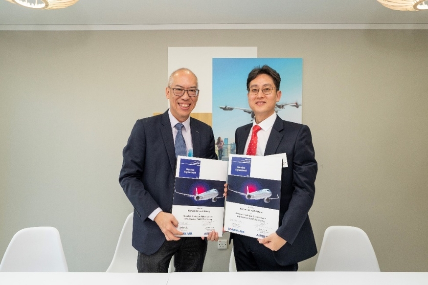 대한항공이 에어버스 스카이와이즈 예측 유지보수(Skywise Predictive Maintenance, 이하 S.PM+)와 스카이와이즈 헬스 모니터링(Skywise Health Monitoring, 이하 S.HM) 디지털 솔루션 도입하기로 했다. 사진 오른쪽부터 오종훈 대한항공 예측정비팀장과 레이몬드 림 에어버스 서비스 아시아태평양 책임자. (사진=에어버스)