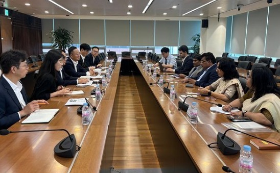 하나은행 경영진이 인도 카르나타카(Karnataka)주 정부 대표단과 벵갈루루 지점 개설을 포함한 사업 확장 계획을 논의하고 있다.(사진=카르나타카 주 정부)