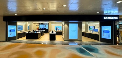 싱가포르 창이 공항 제 2 터미널에 마련된 '삼성 익스피리언스 스토어' (사진=삼성전자)
