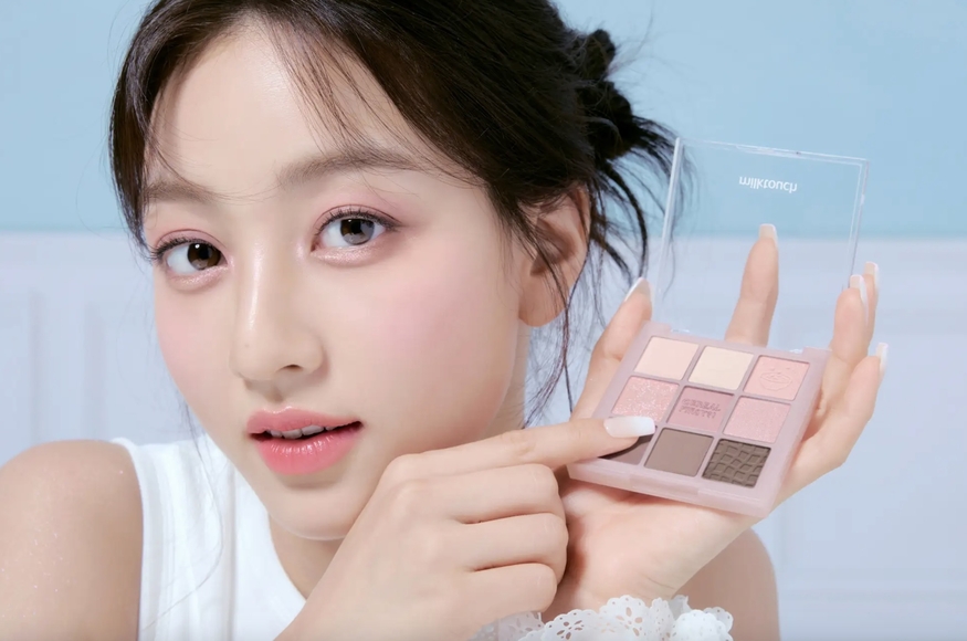 밀크터치는 유명 뷰티 인플루언서 혜림쌤과 손잡고 개발한 '톤온 섀도우 팔레트'를 일본에 론칭했다. (사진=쿠지)