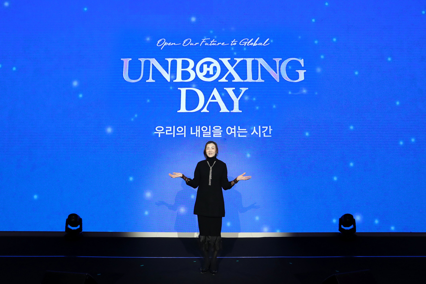 조현민 조현민 사장이 지난해 12월 개최된 한진 언박싱데이 2024에서 주제를 발표하고 있다. (사진=한진)