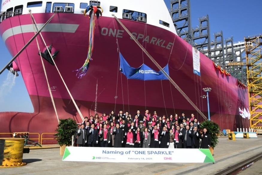 일본 해운사 '오션네트워크익스프레스(Ocean Network Express, 이하 ONE)'이 지난 2월 14일 HD현대중공업 울산조선소에서 1만3800TEU급 컨테이너선 'ONE 스파클(ONE Sparkle)호' 명명식을 열었다. (사진=ONE)