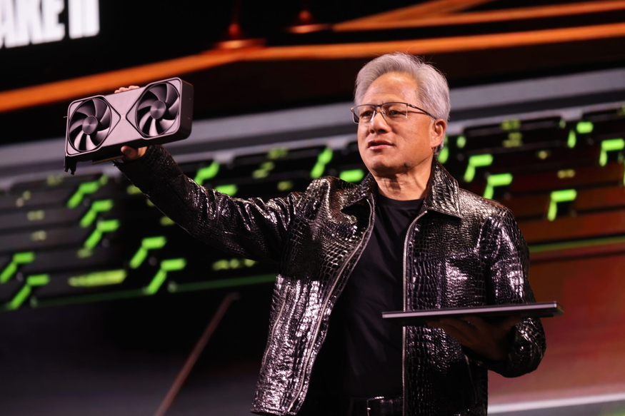 젠슨 황 엔비디아 최고경영자(CEO)가 올 1월 미국 라스베이거스에서 열린 'CES 2025'에서 기조연설을 하고 있다. (사진=엔비디아)