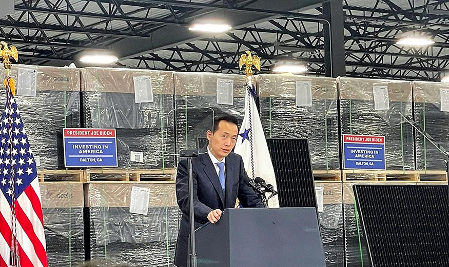 김동관 한화그룹 부회장이 지난 2023년 4월 6일(현지 시각) 미국 조지아주 달튼에 위치한 한화솔루션 태양광 모듈 공장에서 연설하는 모습. (사진=한화솔루션)