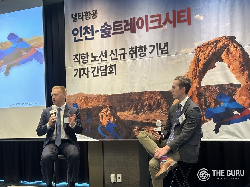 제프 무마우 델타항공 아시아·태평양 부사장(왼쪽)과 라이언 맥 솔트레이크시티 관광청 글로벌 마케팅 총괄이 12일 서울 중구 코트야드 메리어트 남대문에서 열린 인천~솔트레이크 신규 취항 기자간담회에서 기자들의 질문에 답하고 있다. (사진=김은비 기자)