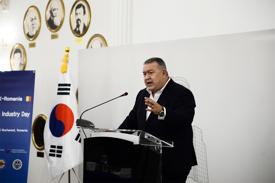 미하이 다라반 루마니아 상공회의소(CCIR) 회장이 지난 19일(현지시간) 수도 부쿠레슈티에서 열린 '한-루마니아 방위산업의 날(Defense Industry Day)' 경제포럼에서 발언하고 있다. (사진=CCIR)