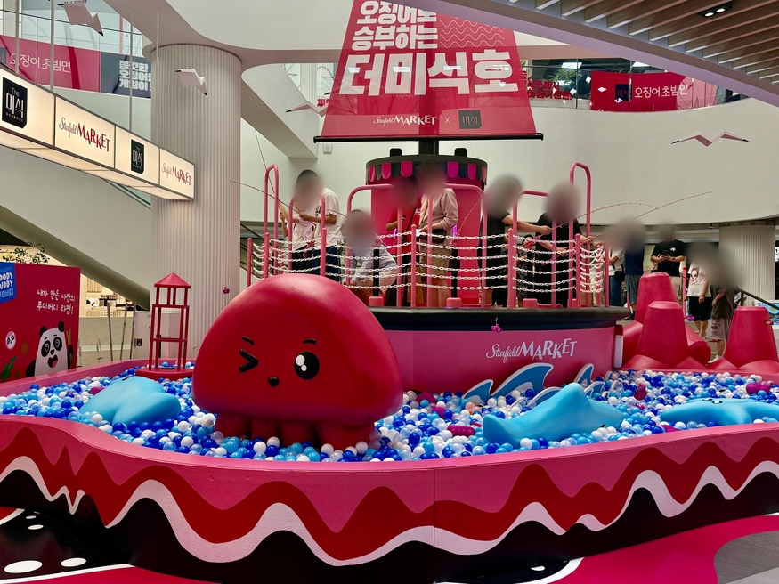 이마트 스타필드 마켓 킨텍스점 '아뜨리움'에서 진행되고 있는 하림의 '더미식호' 팝업 행사 진행 모습. (사진=김예지 기자)