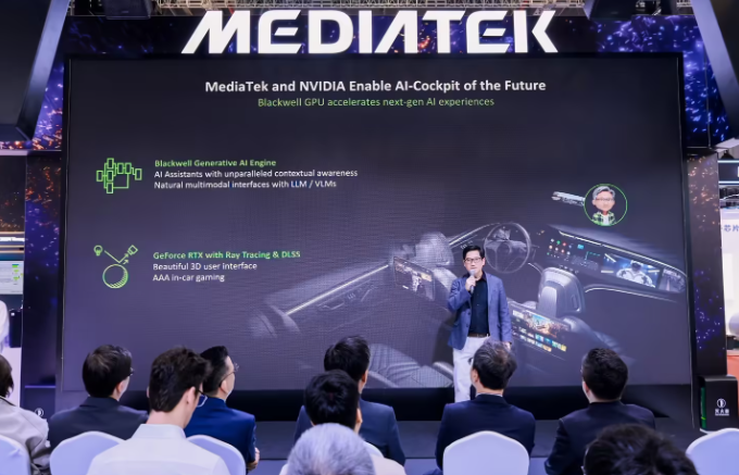 미디어텍 관계자가 지난 4월 중국 상하이에서 열린 국제 자동차 산업 전시회(Automobile Shanghai 2025) 에서 '미티어텍-엔비디아 차세대 AI 기반 차량 콕핏 실현 가속화'에 대해 설명하고 있다. (사진= 미디어텍)