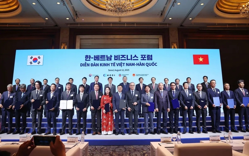 삼성물산이 12일 서울 중구 소공동 롯데호텔에서 열린 '한-베트남 비즈니스 포럼'에 참석해 베트남 정보기술(IT) 서비스 회사 CMC 테크놀로지 그룹과 MOU를 체결했다.(사진=CMC)
