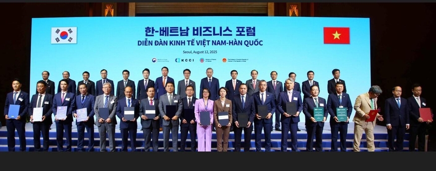 지난 12일 서울 소공동 롯데호텔에서 열린 '한·베트남 비즈니스 포럼'에서 주요 참석자들과 기념촬영을 하고 있다. (사진=대한상의)