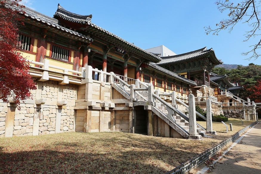 유통업계가 중국 단체관광객 무비자 입국과 경주 APEC 정상회의를 앞두고 특수 기대감을 키우고 있다. 사진은 경주 불국사(사진=픽사베이)