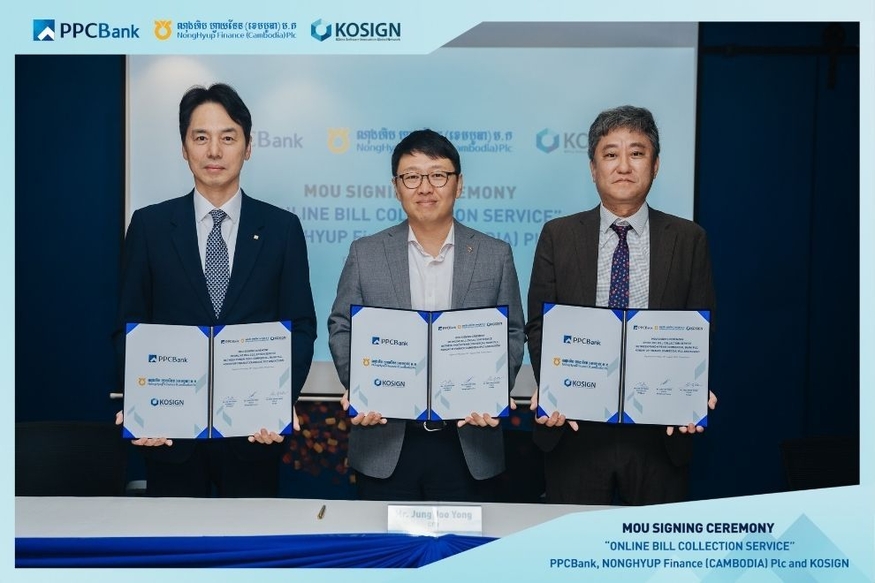 왼쪽부터 이진영 PPC은행장, 정주용 NH농협파이낸스캄보디아 대표, 설욱환 코사인 대표. (사진=PPC은행)