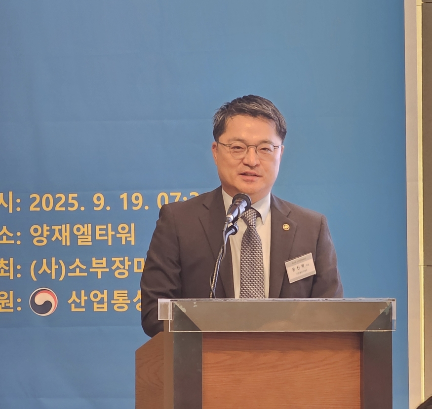 문신학 산업통상자원부 제1차관이 19일 서울 서초구 엘타워에서 열린 '제13회 소부장 미래포럼'에서 발표하는 모습. (사진=오소영 기자)