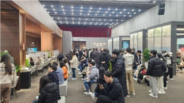 지난 1월 경기 고양시 킨텍스 제2전시장 6A 홀에 개장한 창릉지구 공공분양 견본주택을 관람하기 위해 대기자들이 순서를 기다리고 있다.(사진=LH 경기북부지역본부)