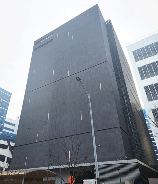 건설업계가 데이터센터를 미래 먹거리 사업으로 낙점하고 기술력 확보에 총력을 기울이고 있다. 사진은 GS건설이 시공한 안양 호계동 ‘에포크 안양 센터’ 전경.(사진=GS건설)