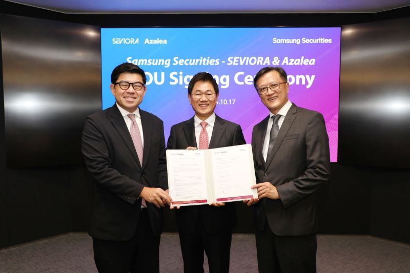 왼쪽부터 가브리엘 림 세비오라 홀딩스 CEO와 박종문 삼성증권 사장, 야우 추 아잘리아 엔베스트먼트 매니지먼트 CEO 겸 CIO가 지난 17일 3사간 전략적 업무협약을 맺은 후 기념 사진을 촬영하고 있다. (사진=아잘리아)