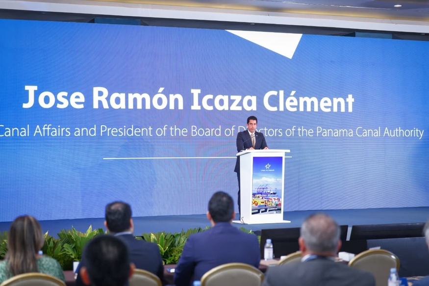호세 라몬 이카사(Jose Ramon Icaza) 운하부장관 겸 파나마운하청 이사회 의장이 지난 27일(현지시간) 항만 터미널 개발 계획 설명회에서 연설하고 있다. (사진=파나마운하청)