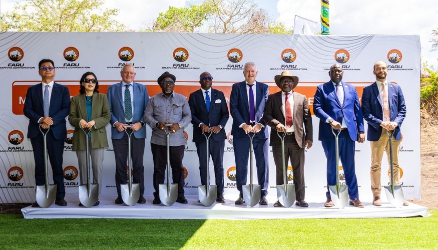 포스코인터내셔널과 호주 블랙록마이닝이 9일(현지시간) 탄자니아 모로고로(Morogoro)주 울랑가(Ulanga) 지역의 마헨게(Mahenge) 광산에서 착공식을 열었다. (사진=포스코인터내셔널)