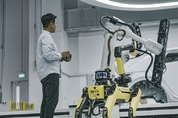 현대차·테슬라·BMW 등 글로벌 자동차 기업, 로봇 활용한 스마트 팩토리 실현