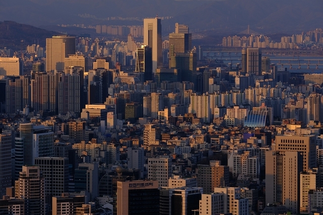 로켓처럼 치솟는 강남 아파트값…2018년 이후 최대폭 상승