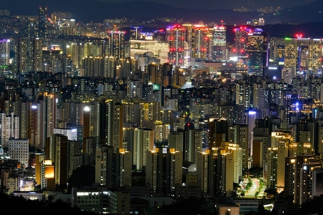 "토허제 전에 다 팔고샀다" 강남3구·용산구 아파트 거래량 급감