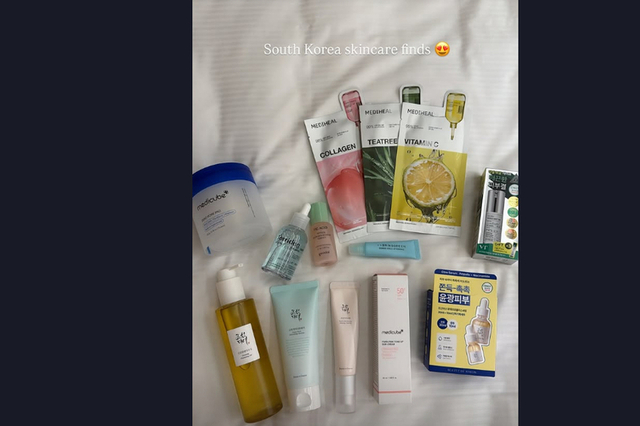 방한 백악관 대변인 'K뷰티 성지' 올리브영에 푹 빠졌다