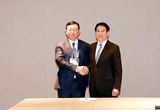 신동빈 롯데 회장, 르엉 끄엉 베트남 국가주석 만나 사업 논의