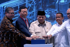 롯데 신동빈, 인니 대통령에게 ‘통 큰’ 제안…‘2.5조’ 라인 프로젝트 지분 매각 추진