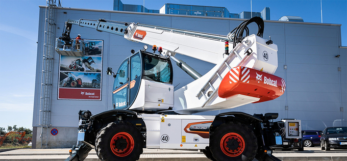 'K-장비' 두산밥캣 vs 캐터필러 '자존심 상징'...美 정치권 대리전 격화