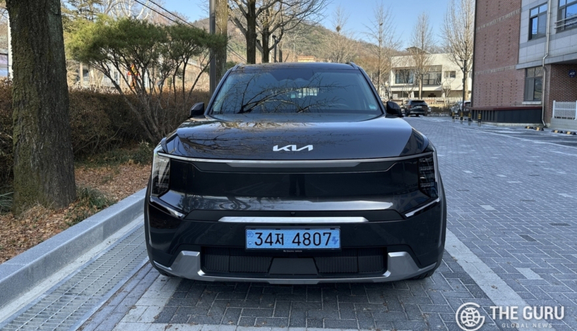 [시승기] 육중한 덩치 '반전' 민첩성 갖춘 패밀리카…준대형 전기 SUV 기아 'EV9'