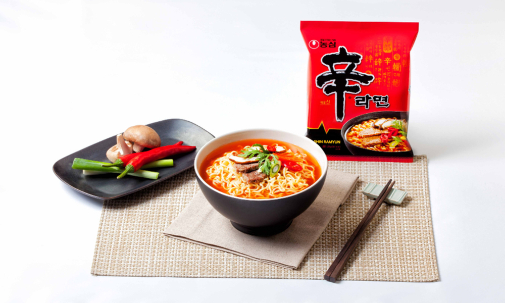 글로벌 라면 143조…농심 신라면·삼양식품 불닭, 'K-문화 아이콘' 부상