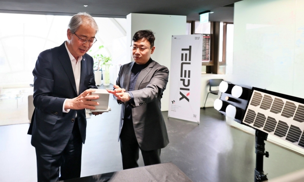 임종룡 우리금융 회장 연임 확정…첫 행보는 우주 인공지능 스타트업 방문