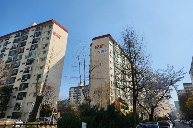 DL이앤씨 '볼펜 몰카'에 압구정 재건축 멈춰버렸다