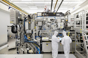 '없어서 못 판다' ASML EUV 노광장비 내년까지 주문 완료