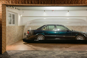 '에어 캡슐' 보관된 1998년 BMW 740i 경매 나와…가격은?