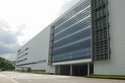 인텔, '반도체 후공정 R&D'에 日 샤프 LCD 패널 공장 활용