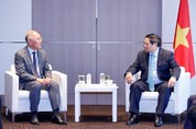 정의선 현대차 회장, 팜민찐 베트남 총리 개별 회동 …"신기술 이전·EV 투자"