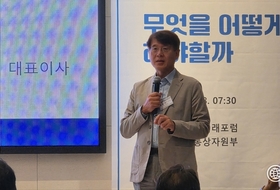 "한국 디스플레이 산업, 생태계 재편 없인 '10년 후' 없다"