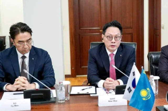 방경만號 KT&G, 카자흐스탄 총리 만나…생산거점 확대·산림복원 '투트랙경영' 시동