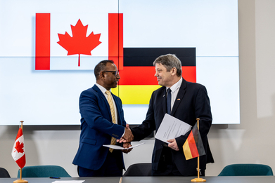 TKMS, 캐나다 잠수함 어뢰 파트너 '낙점'…한화·HD현대 'K원팀'과 수주전 격화