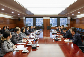 양걸 중국삼성 사장, 링지 상무부 차관과 회동…AI·바이오 신사업 협력 논의